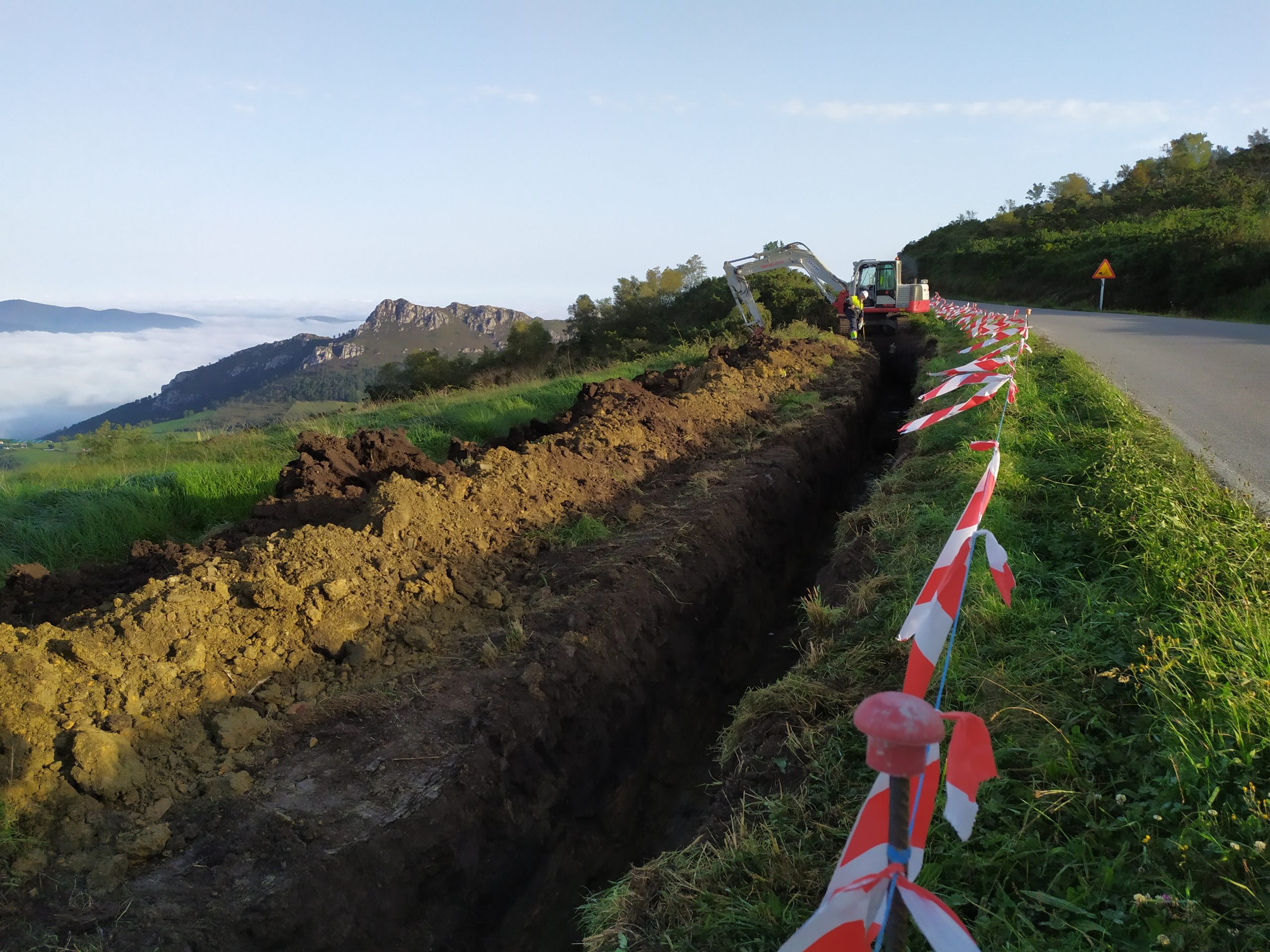 Excade realiza una excavación con una miniretro en Asturias
