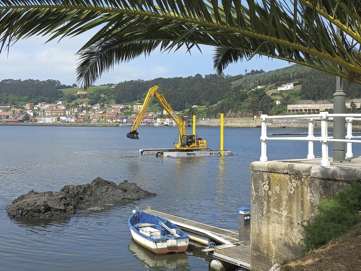 komatsu-pc-210-anfibia-pluma-especial